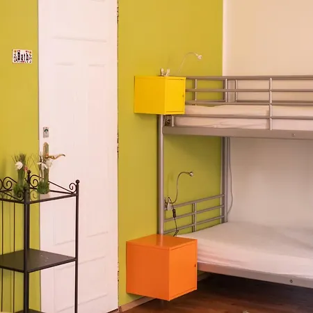 Fluxus Hostel *