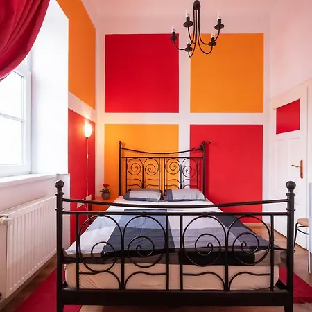 フルクサス ホステル