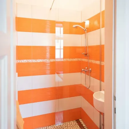 フルクサス ホステル *